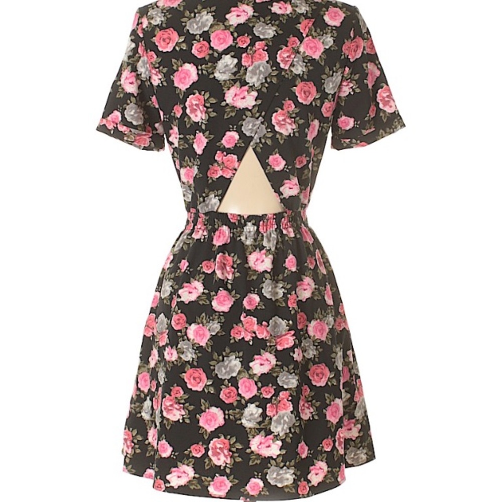 Divided by H&M dress cut out in the back